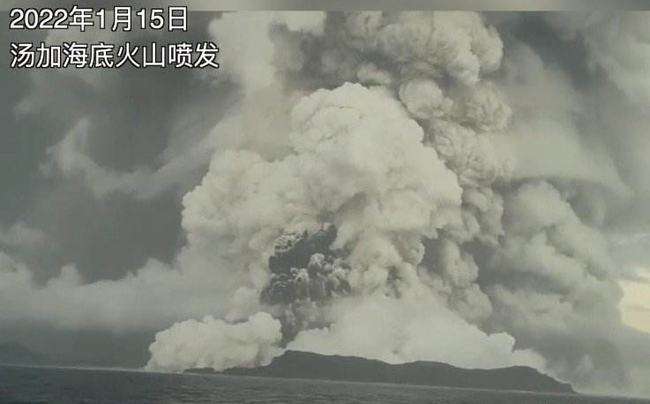 汤加火山喷发引发海啸（火山云冲至近两万米高空）