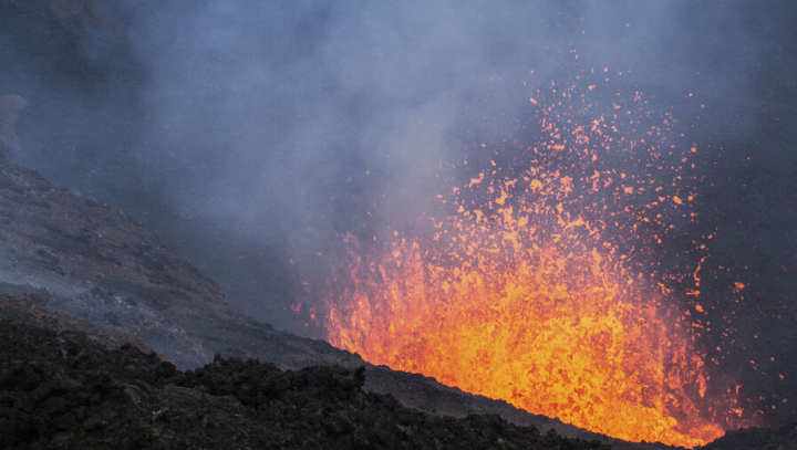 汤加火山喷发引发海啸（火山云冲至近两万米高空）