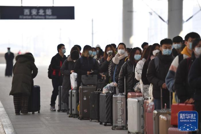 陕西：点对点专列运送学生回西安