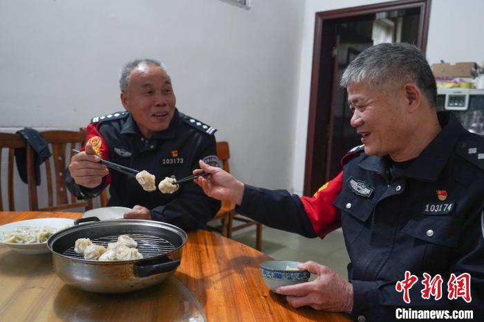 广西铁警老伙计的最后一班春运岗