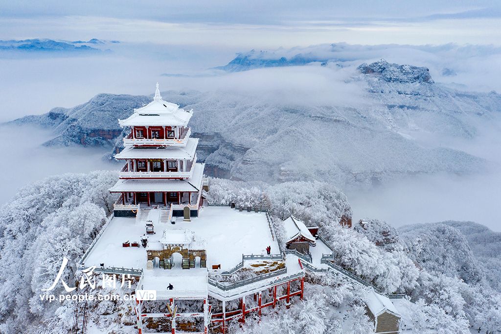 雪后王屋山壮美如画