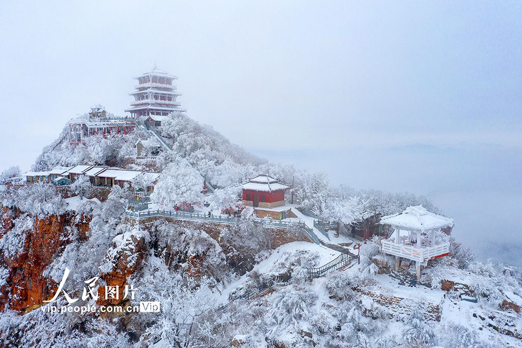 雪后王屋山壮美如画