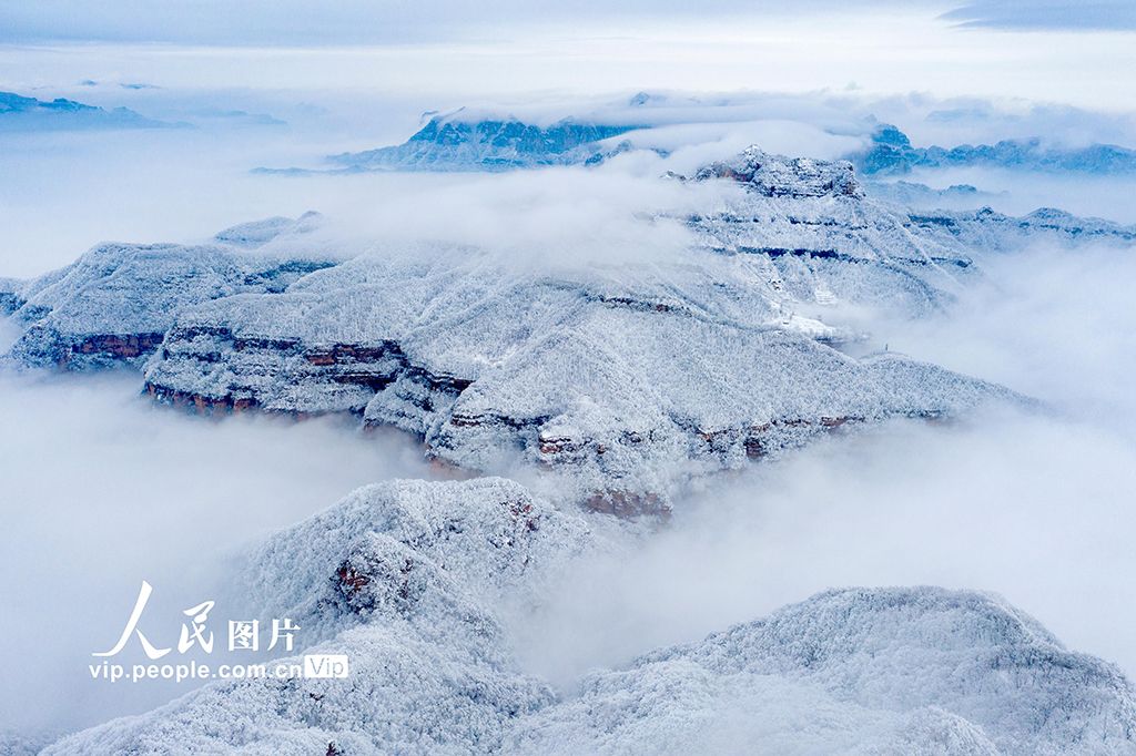 雪后王屋山壮美如画