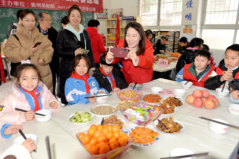 【新春走基层】分宜：爱心年夜饭