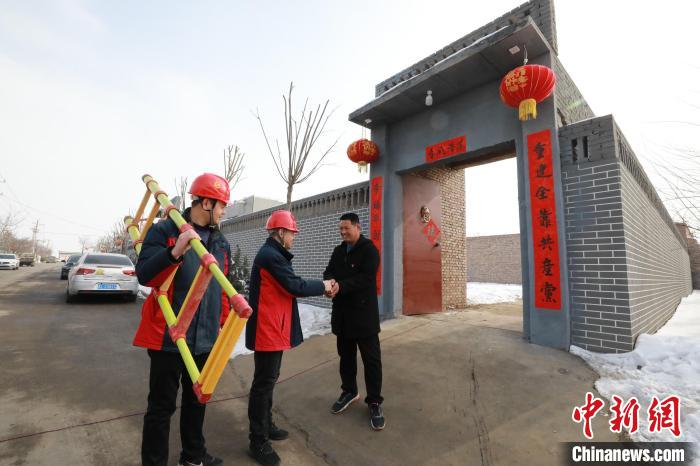 奔走于雨雪间的“电力人”：让受灾民众过好春节