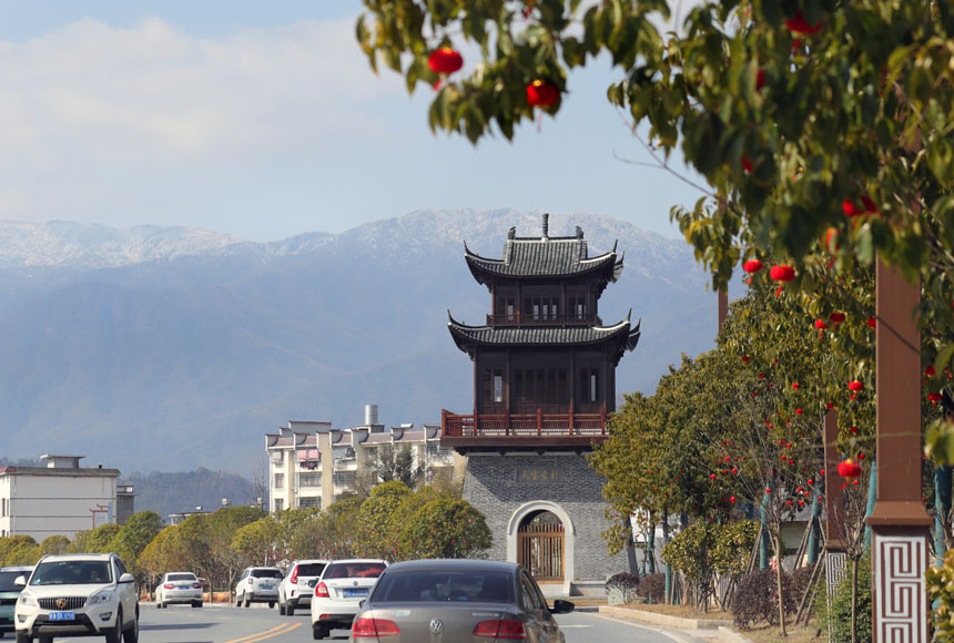 江西宜丰：春光明媚游古村