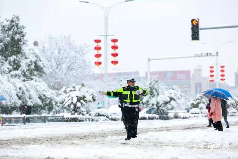 致敬风雪逆行人！感谢你们，温暖了一座城