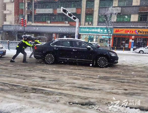 致敬风雪逆行人！感谢你们，温暖了一座城