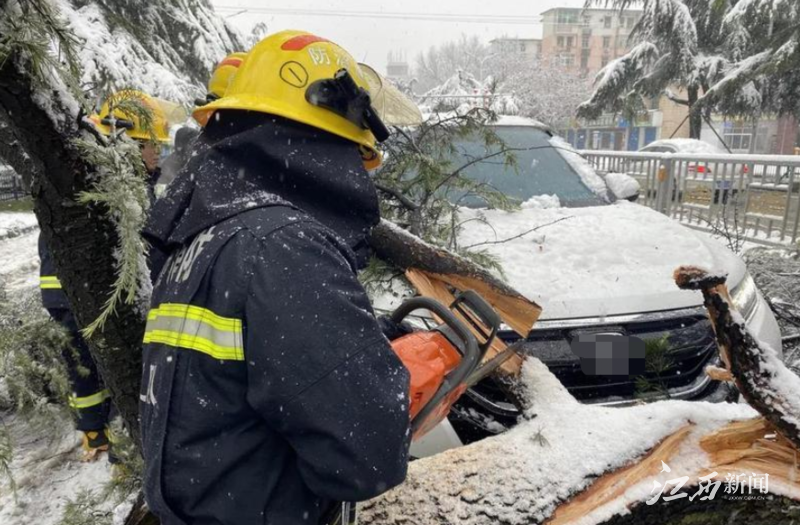 致敬风雪逆行人！感谢你们，温暖了一座城