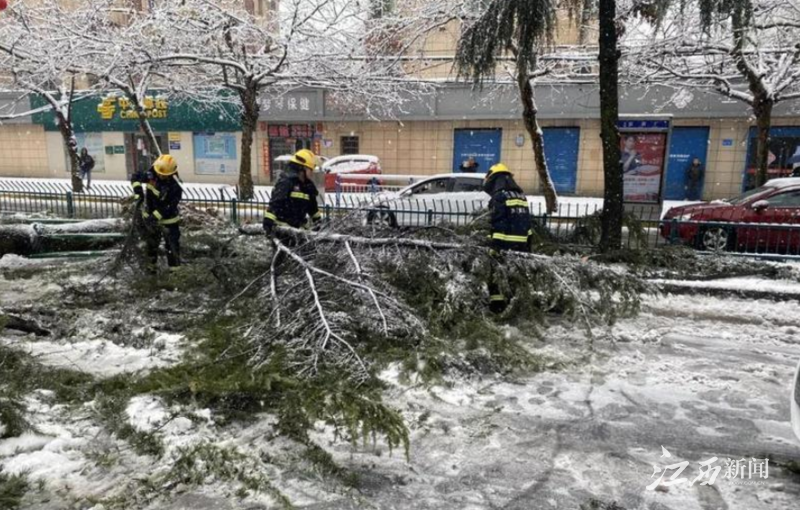 致敬风雪逆行人！感谢你们，温暖了一座城