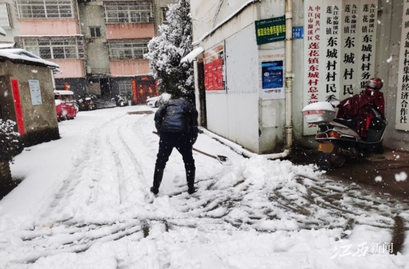 致敬风雪逆行人！感谢你们，温暖了一座城