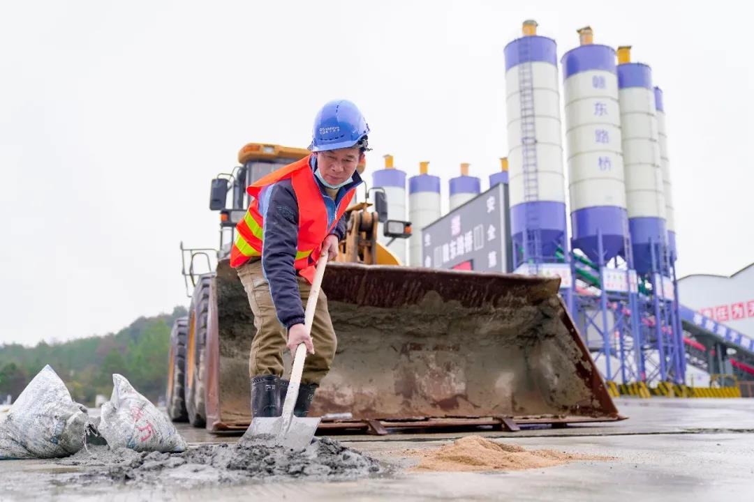 江西抚州：春节不停工 建设幸福路