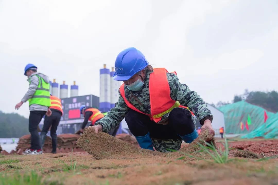 江西抚州：春节不停工 建设幸福路