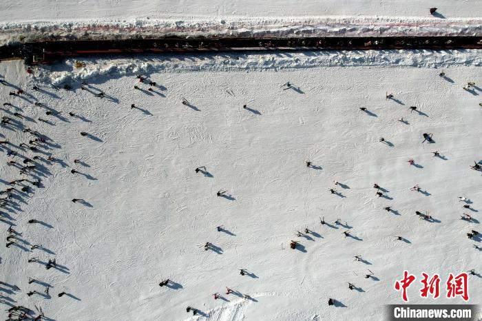 中国北方少雪省份山东营“造”冰雪季 发展“冷经济”