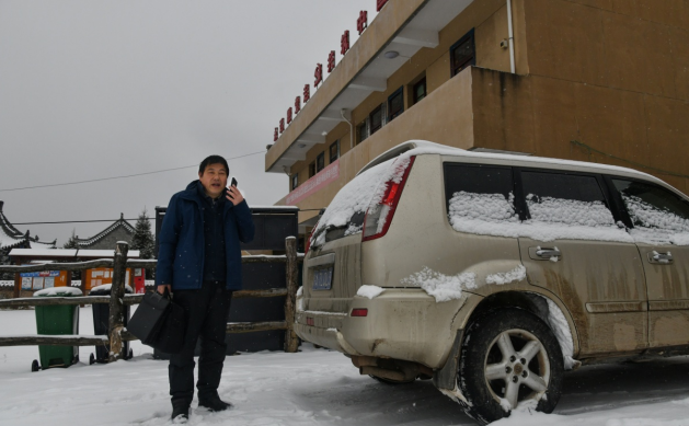 陕西周至县：顶风冒雪翻秦岭 第一书记卖猪肉