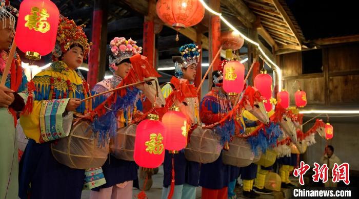 侨乡青田上演“乡村狂欢”：马灯舞续传统祈美好