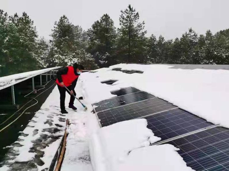 湖泽镇全力以赴应对降雪天气