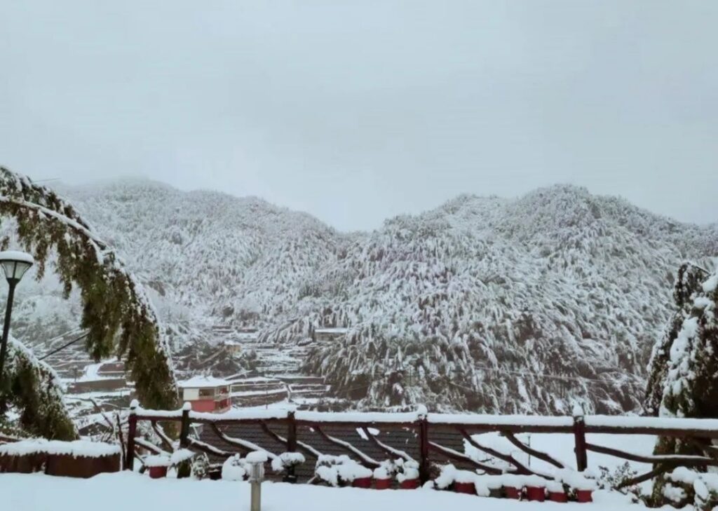 雪后的衢江如水墨丹青