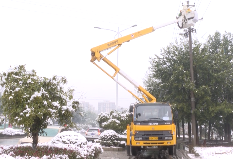 我县应对雨雪冰冻天气，TA们出动了……