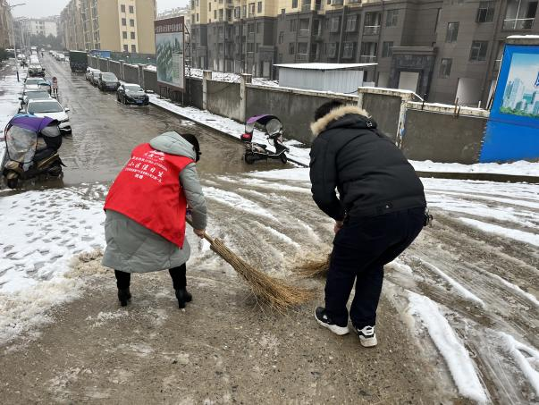 我县应对雨雪冰冻天气，TA们出动了……