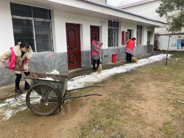 我县应对雨雪冰冻天气，TA们出动了……