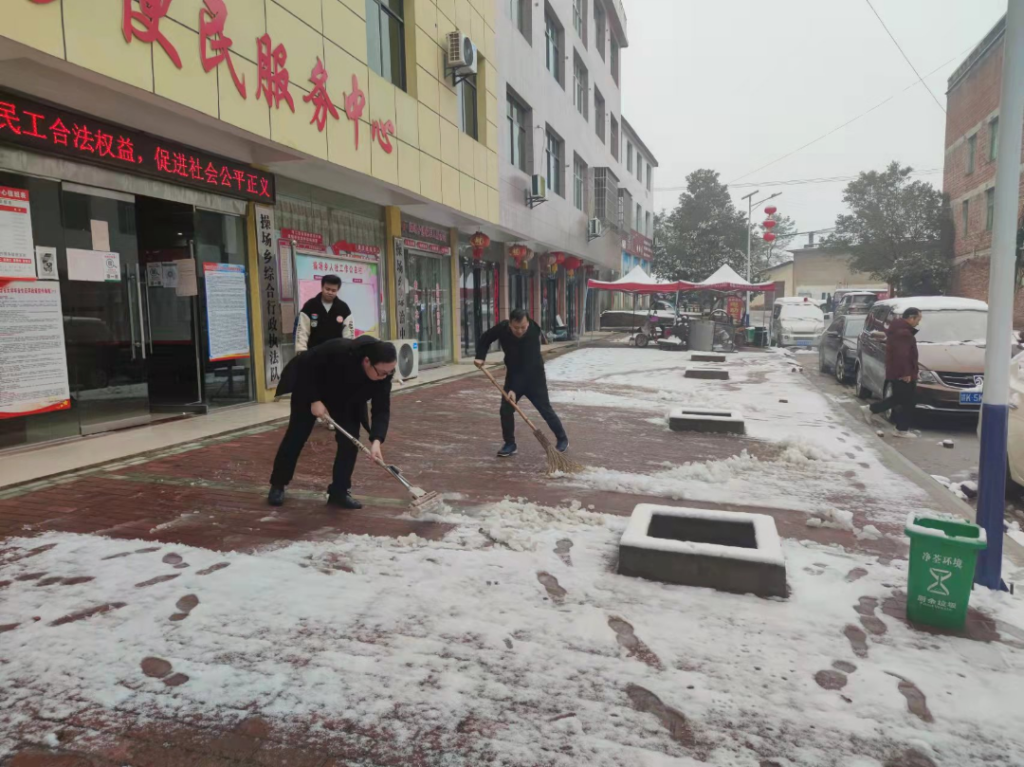 我县应对雨雪冰冻天气，TA们出动了……