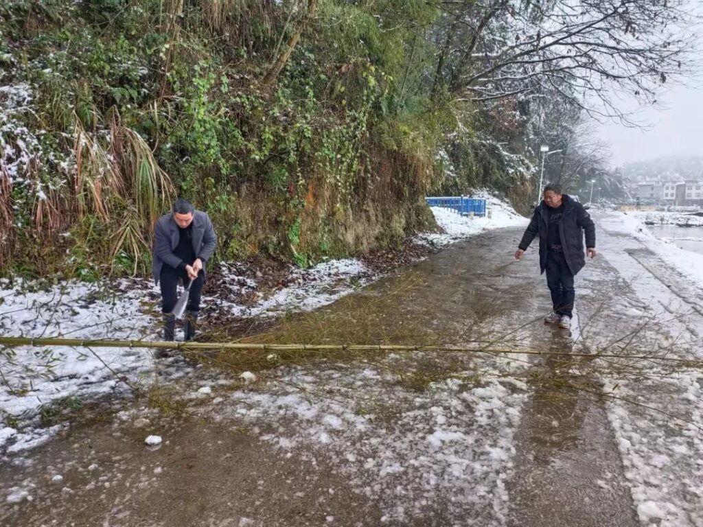 杨桥镇：冰雪路上的暖心行动