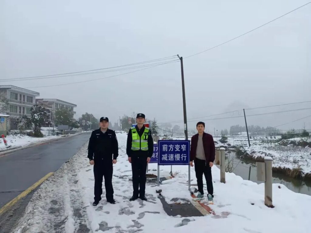 高岚乡：干群齐心战冰雪 不惧严寒护民安