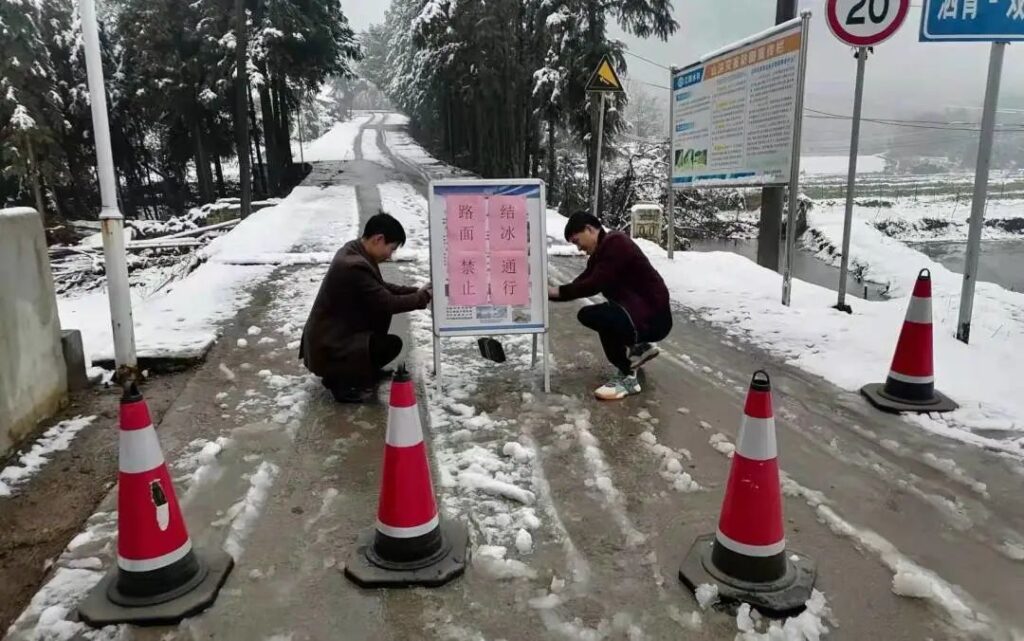 高岚乡：干群齐心战冰雪 不惧严寒护民安