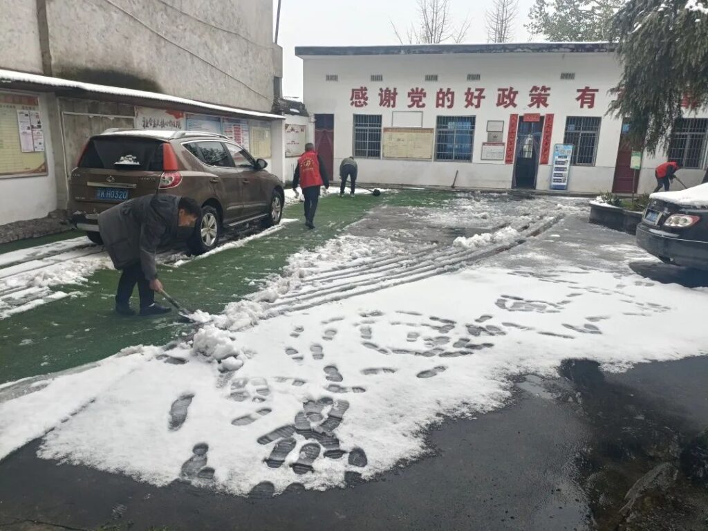 高岚乡：干群齐心战冰雪 不惧严寒护民安