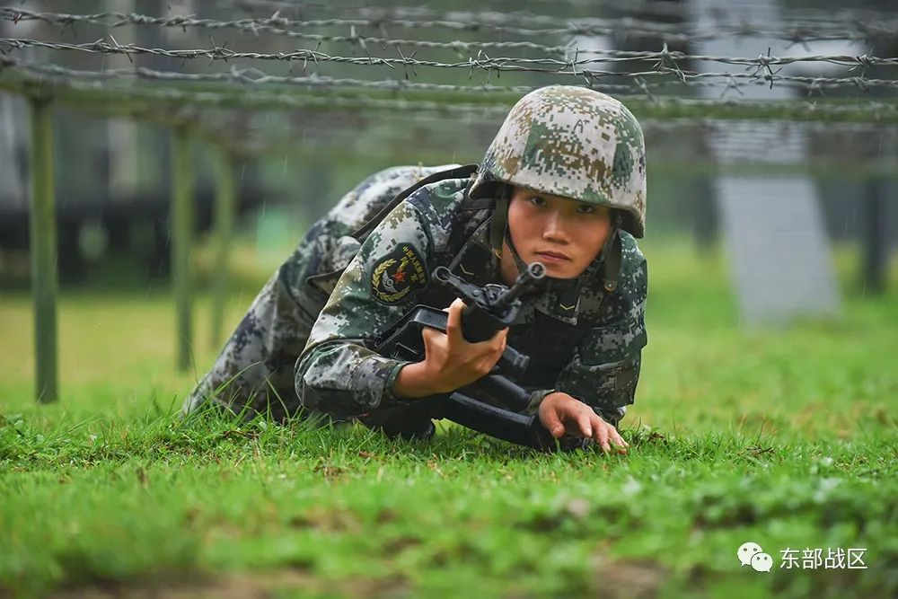 “女枪王”退伍一年后，当上了军嫂