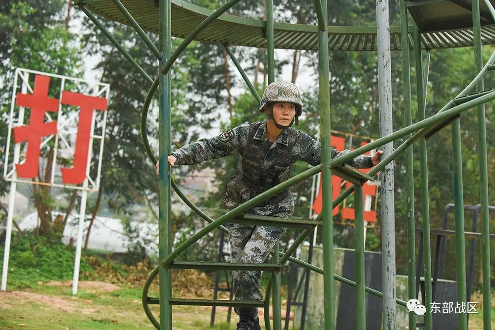 “女枪王”退伍一年后，当上了军嫂