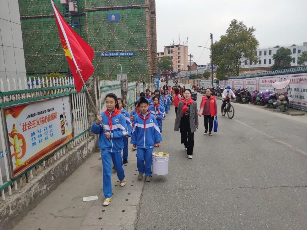 钤西街道：践行雷锋精神，弘扬文明新风