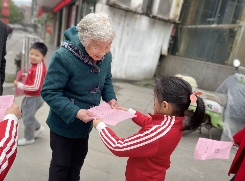 新时代文明实践 | “学雷锋，有我一个！”