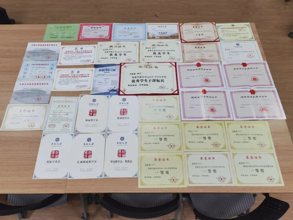 学霸寝室4年获20万奖学金，毕业后全部直博！