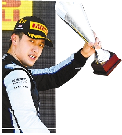 周冠宇成为中国首位f1车手（国人的骄傲）