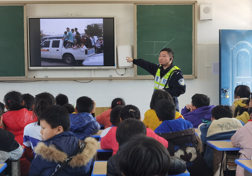 分宜交警抓牢农村道路安全做好乡村振兴“大文章”