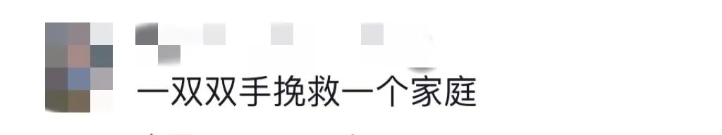 一瞬间，一群人，围了上来……