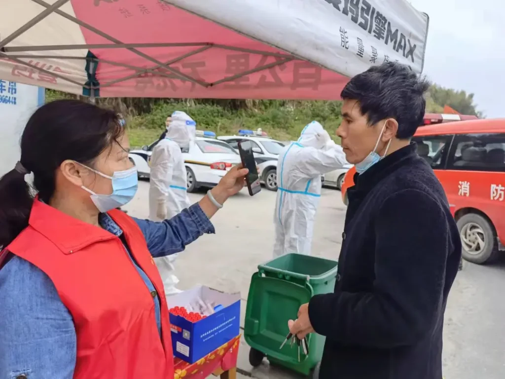 【万众一心 抗击疫情】奋战“疫”线，钤山镇把好边际关口！