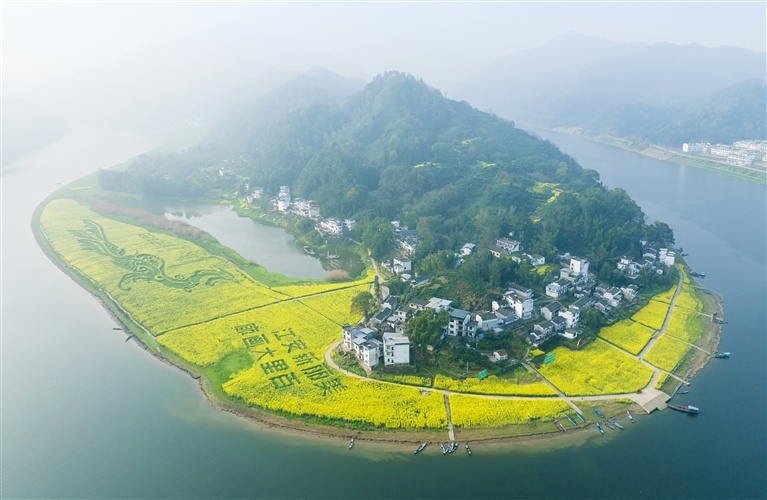 安徽黄山：碧水青山诗意浓