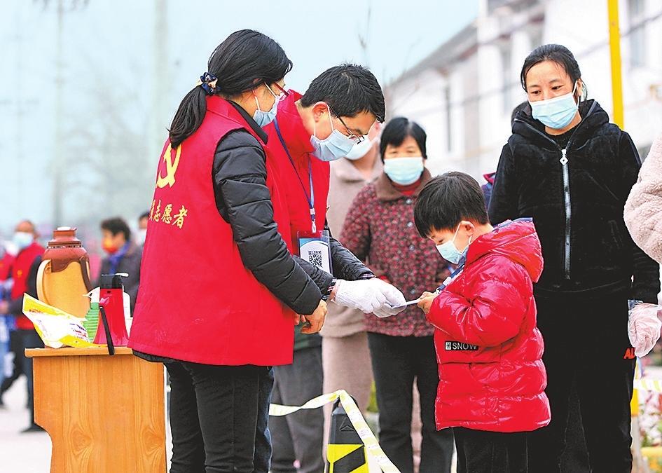 给医护跳谢谢你引打斗？官方辟谣