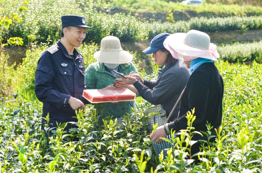 浙江三门：民警深入田间宣传禁毒知识