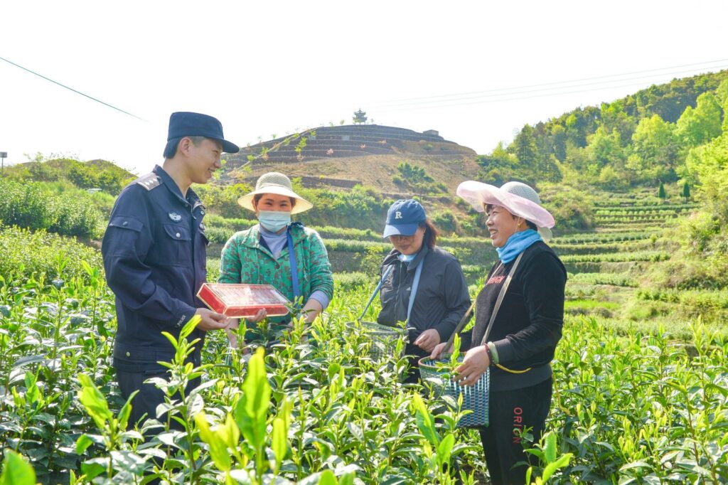 浙江三门：民警深入田间宣传禁毒知识