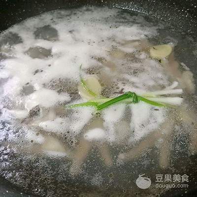 香辣鸡爪怎么做(怎么做辣鸡爪好吃)