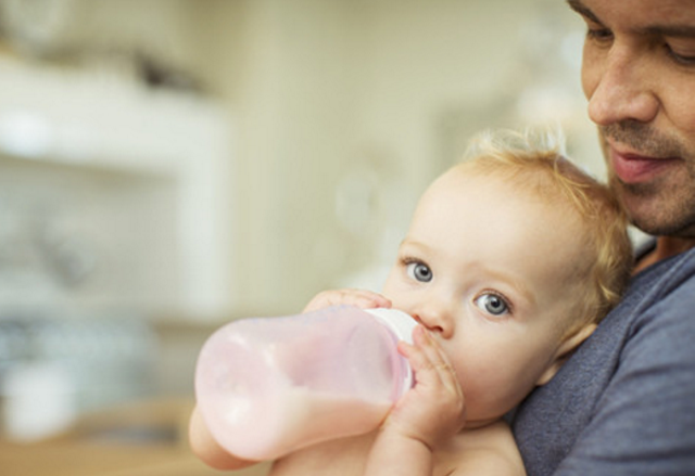 常温保存母乳可以存多久(母乳在常温下可以存放多久)