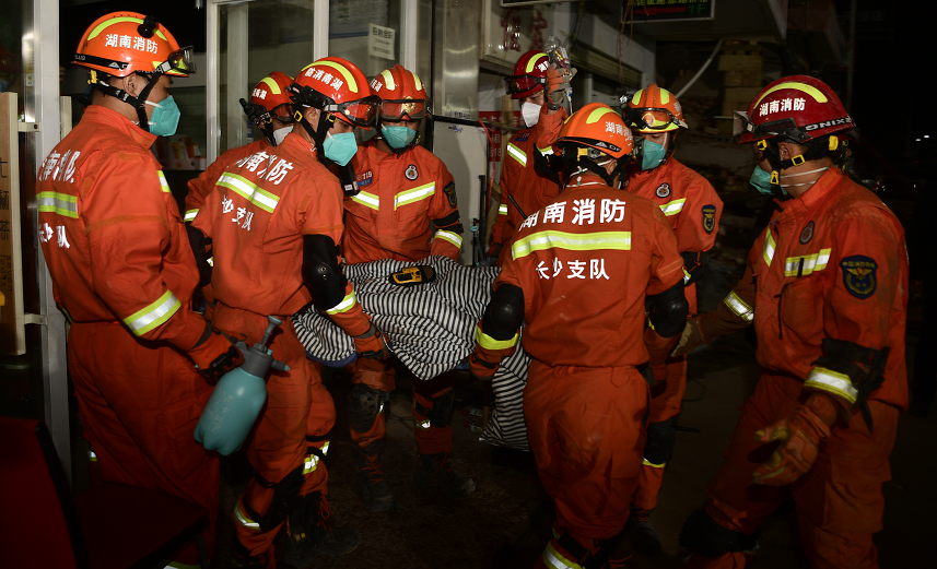 长沙被埋88小时女孩是如何抗住的