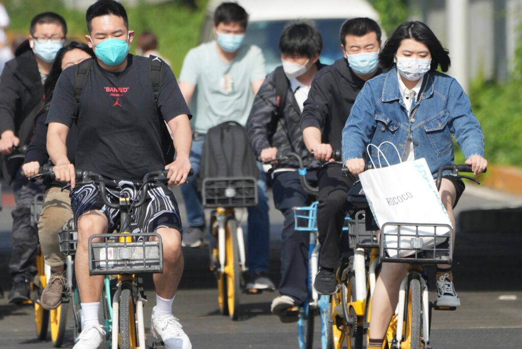 大量北京市民今早骑行上班