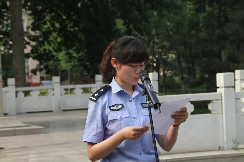 这才是爱情的样子！海军军官和女警官的故事，甜齁了