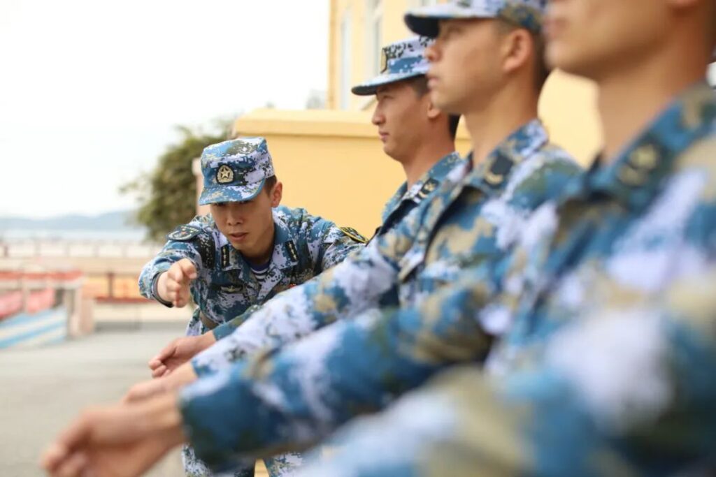 这才是爱情的样子！海军军官和女警官的故事，甜齁了