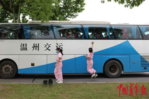 直击上海学生离沪返乡